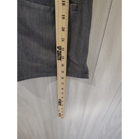 Figs Technical Collection Three-Pocket Scrub Top Graphite Size M 100% Awesome - Picture 8 of 9